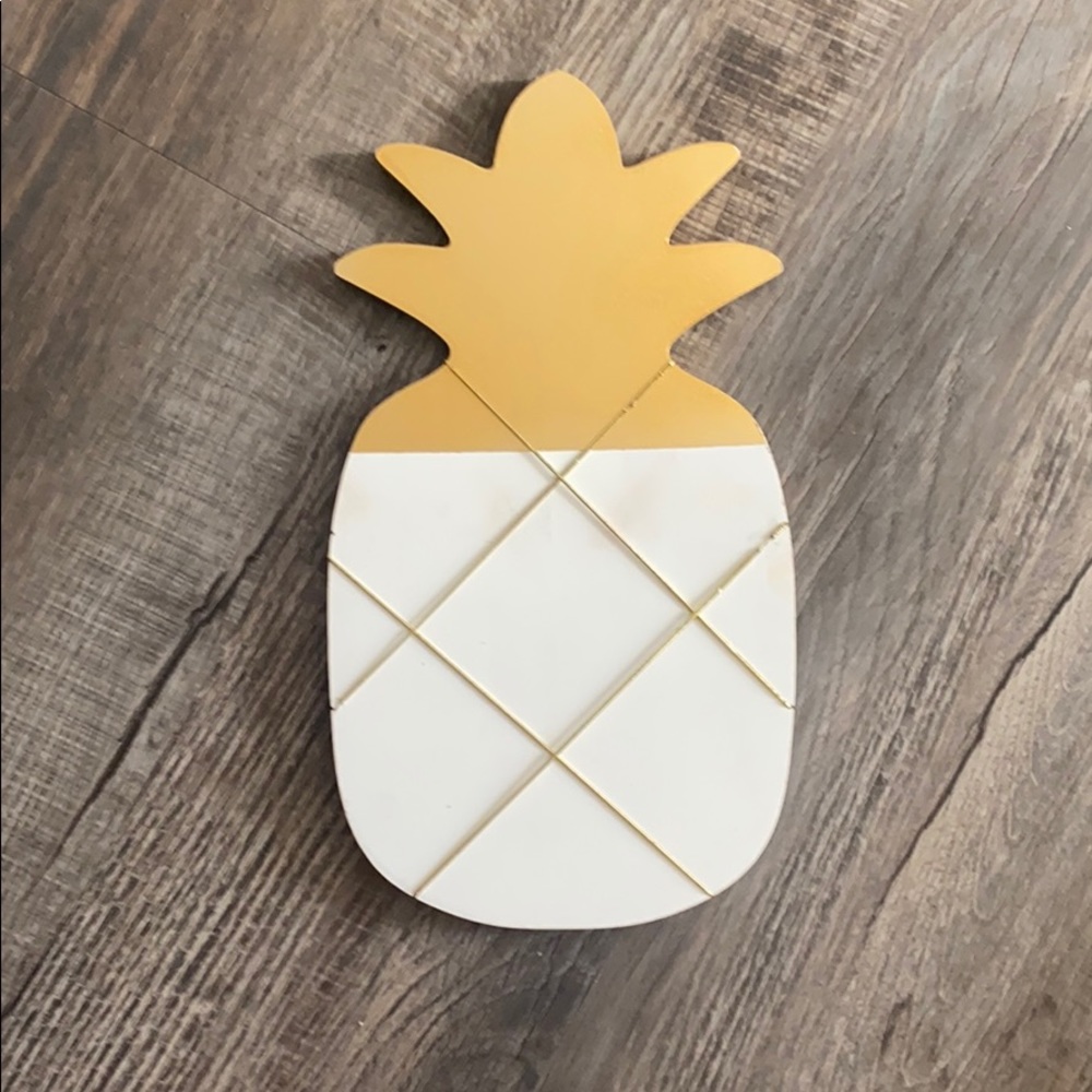 Pineapple picture stand